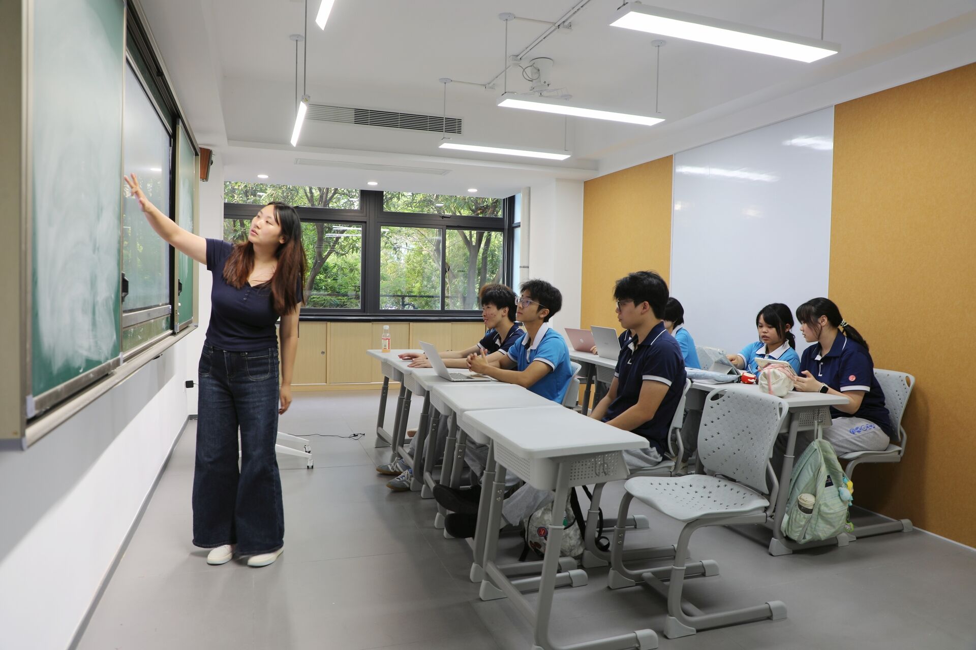 从“凭感觉认知”到“用证据说话”：我们在高中做起大学的研究