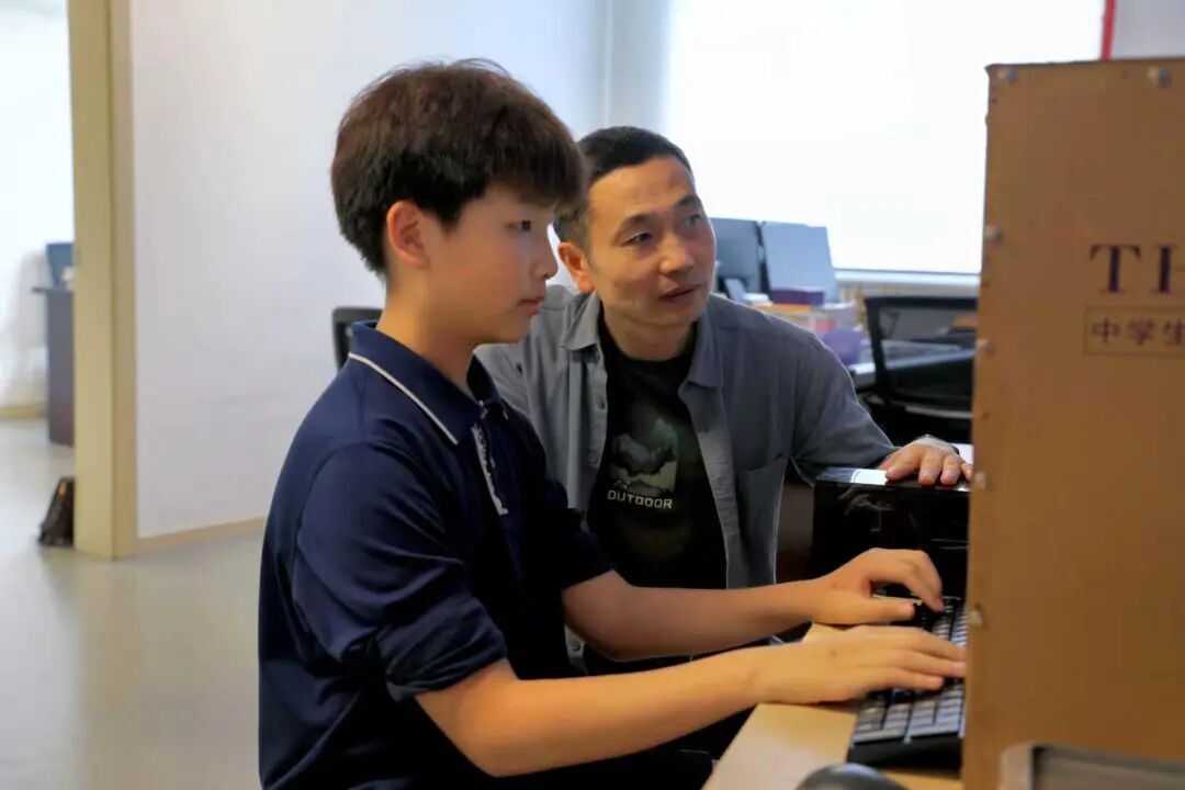 初二少年：让AI学会看舌象、摸脉搏！英才创见者峰会，8个路演项目，11位行业专家现场追问